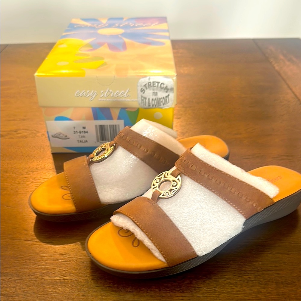 Easy Street Women's Tan Slide Sandals - SZ 7
